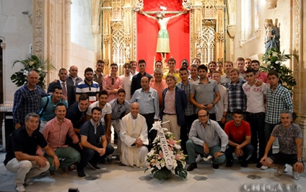 Imagen de la Ofrenda del Burgos CF en la Catedral. Foto. Burgos CF.