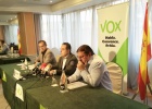 Los candidatos, Ángel Martín y José Carlos Rúa junto al presidente de VOX Burgos, Santiago Sáiz