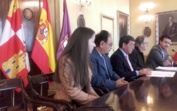 Rico y Ángel Guerra con los directores y representantes de los IES. 
